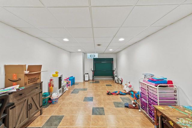 412 E Spooner ROAD, Fox Point, WI 53217