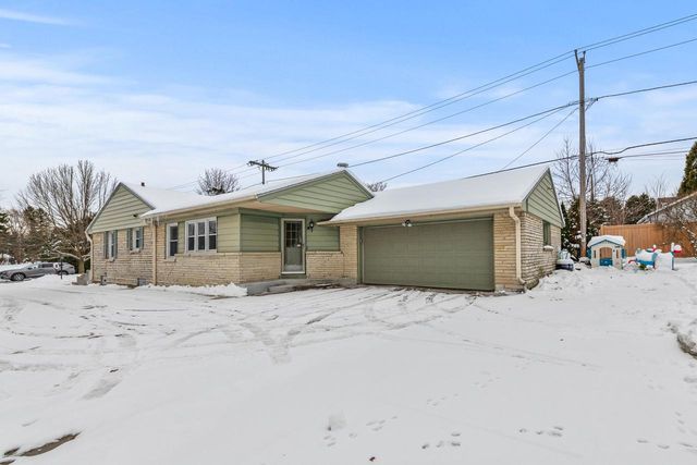 412 E Spooner ROAD, Fox Point, WI 53217