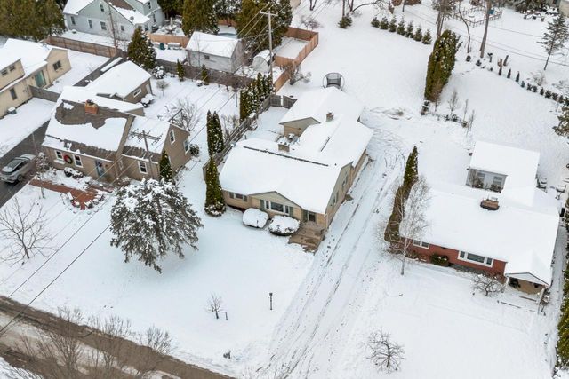 412 E Spooner ROAD, Fox Point, WI 53217