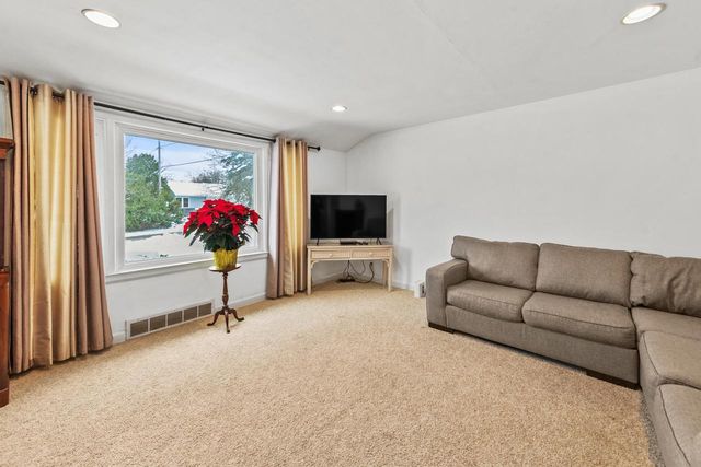 412 E Spooner ROAD, Fox Point, WI 53217