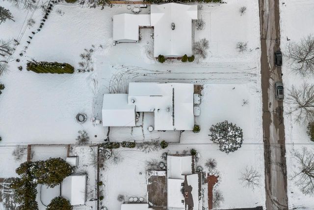 412 E Spooner ROAD, Fox Point, WI 53217