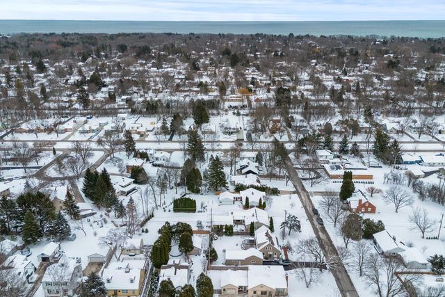 412 E Spooner ROAD, Fox Point, WI 53217