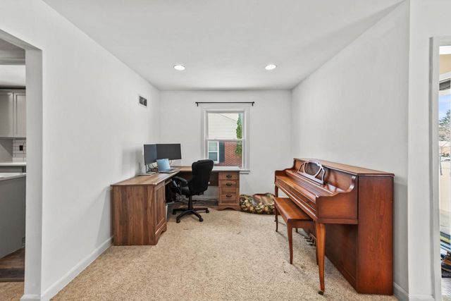 412 E Spooner ROAD, Fox Point, WI 53217