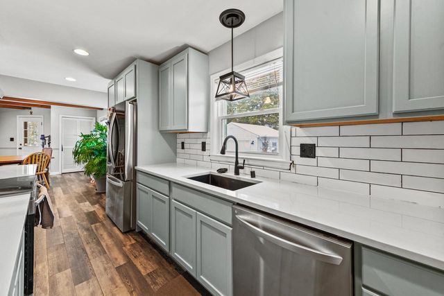 412 E Spooner ROAD, Fox Point, WI 53217