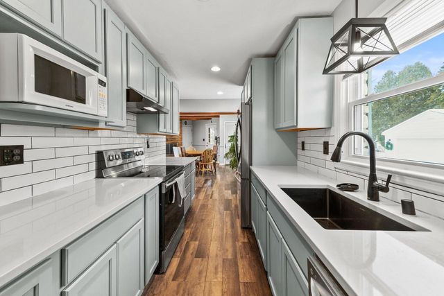 412 E Spooner ROAD, Fox Point, WI 53217