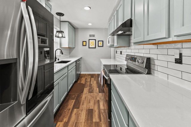 412 E Spooner ROAD, Fox Point, WI 53217