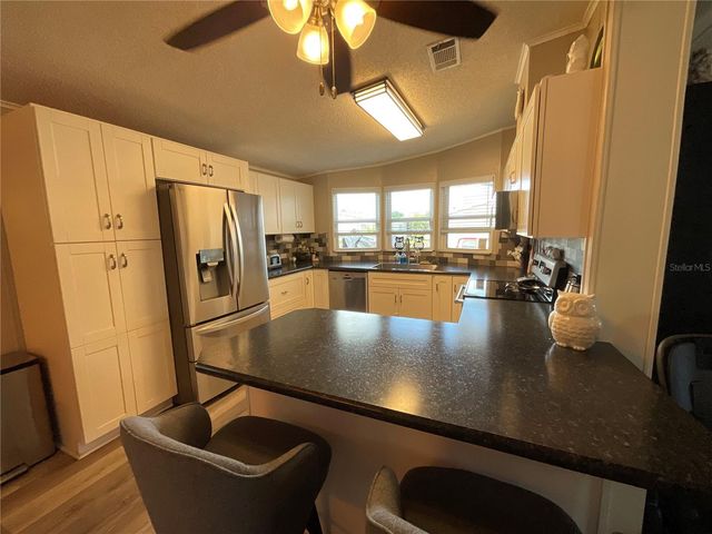 6710 36TH AVENUE E 346, Palmetto, FL 34221