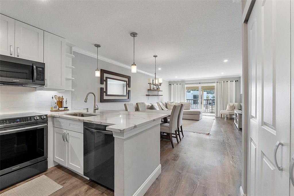 4230 Deste Court 305, Lake Worth, FL 33467