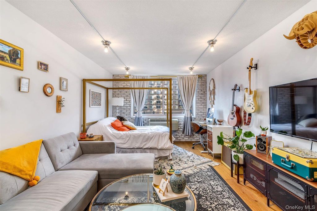 118-17 Union Turnpike 2J, Forest Hills, NY 11375