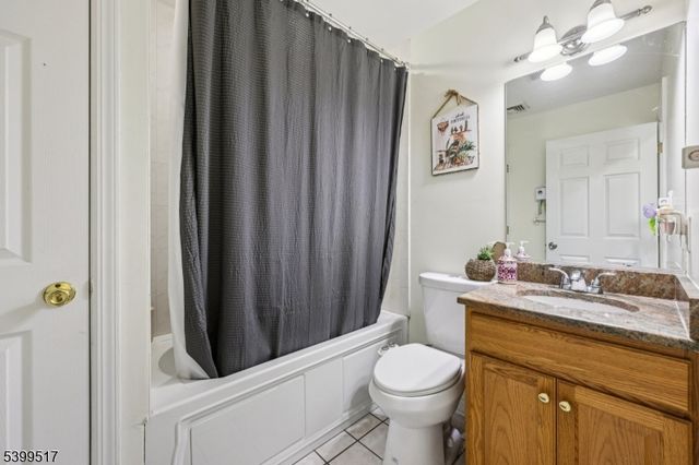 348 River Dr, Garfield City, NJ 07026