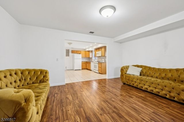 348 River Dr, Garfield City, NJ 07026