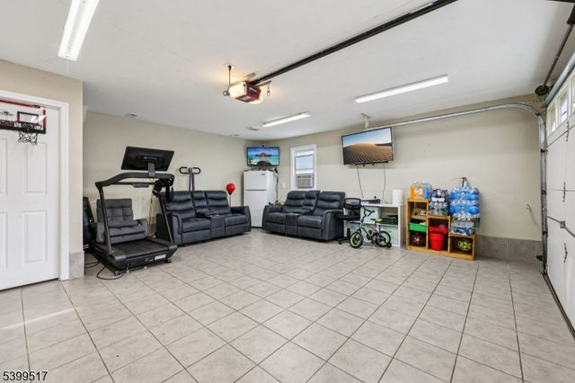 348 River Dr, Garfield City, NJ 07026