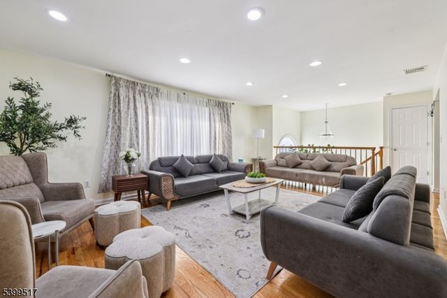 348 River Dr, Garfield City, NJ 07026