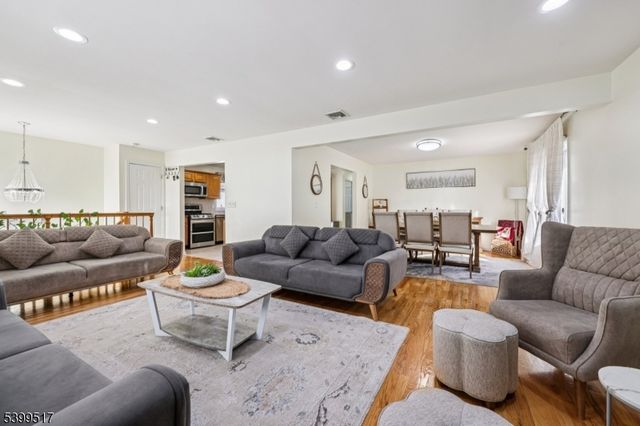 348 River Dr, Garfield City, NJ 07026