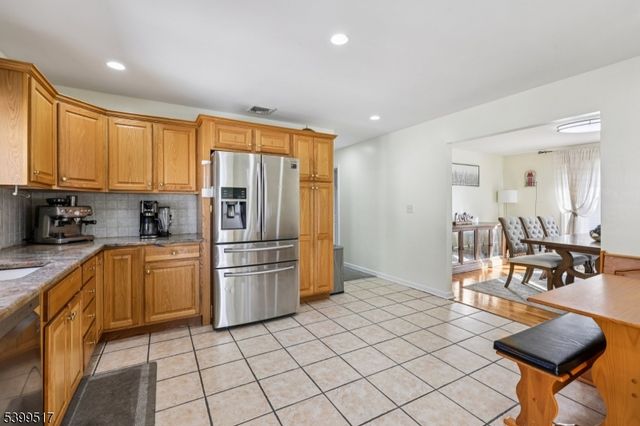 348 River Dr, Garfield City, NJ 07026