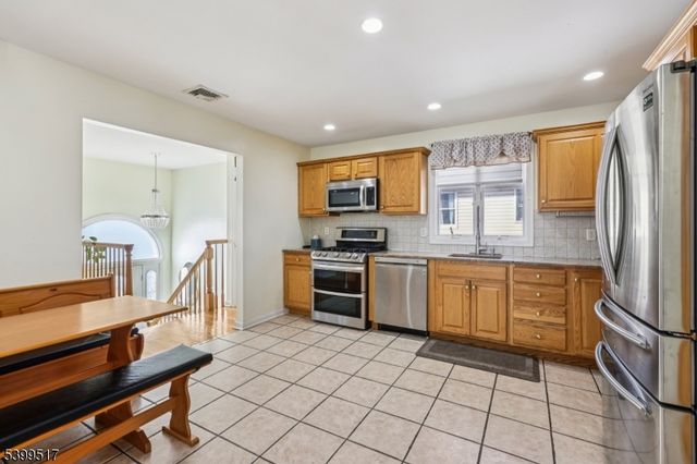 348 River Dr, Garfield City, NJ 07026