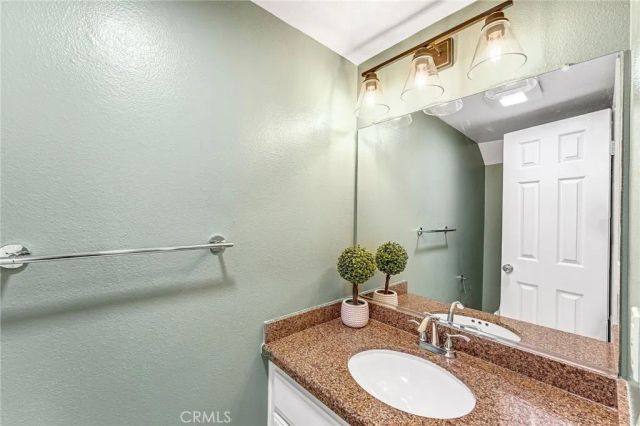 304 Birch Grove, Irvine, CA 92618