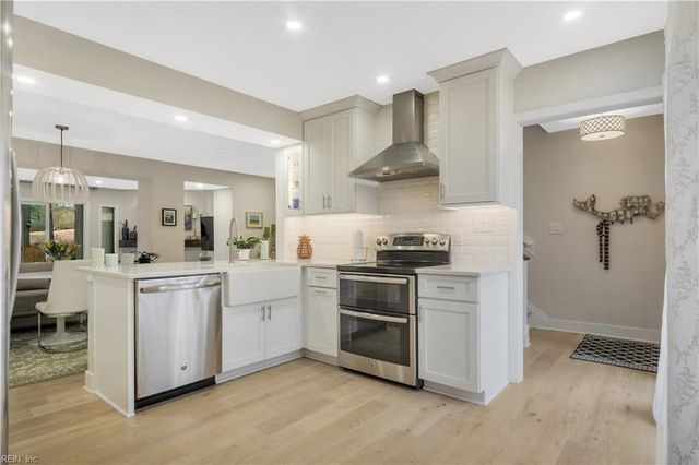 112 Harrops GLN, Williamsburg, VA 23185