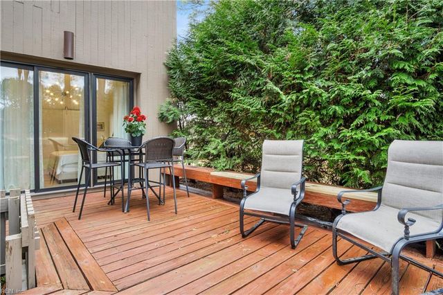 112 Harrops GLN, Williamsburg, VA 23185