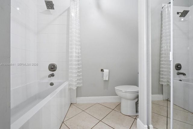 575 Lakeside Cir, Sunrise, FL 33326
