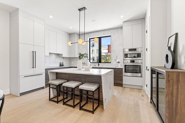 14 Pennsylvania Ave 1, Newton, MA 02461