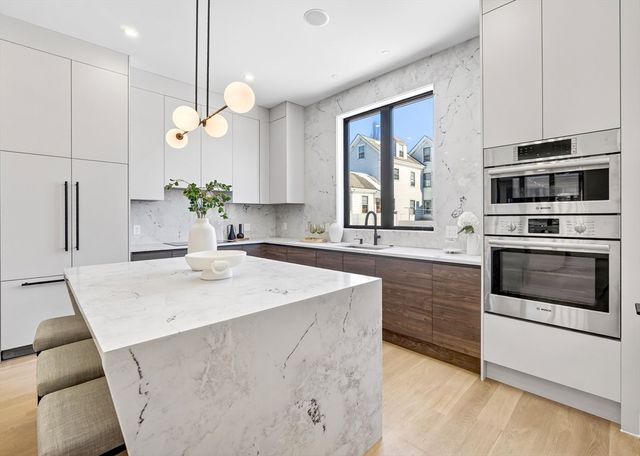 14 Pennsylvania Ave 1, Newton, MA 02461