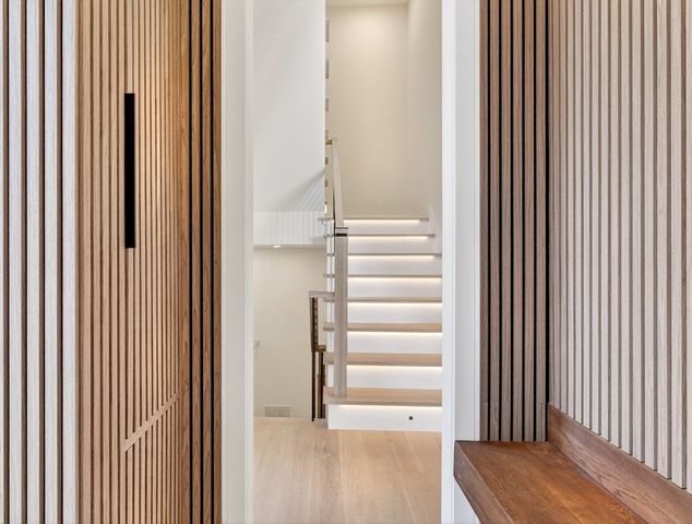 14 Pennsylvania Ave 1, Newton, MA 02461