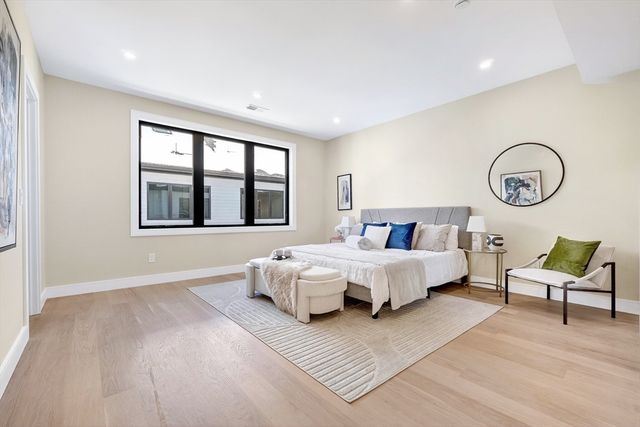 14 Pennsylvania Ave 1, Newton, MA 02461