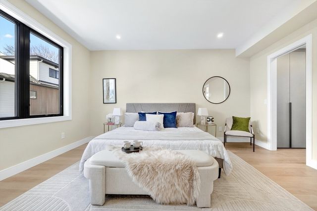 14 Pennsylvania Ave 1, Newton, MA 02461