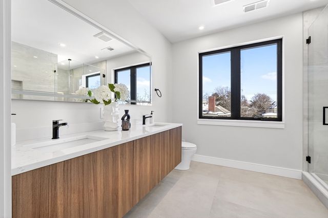 14 Pennsylvania Ave 1, Newton, MA 02461