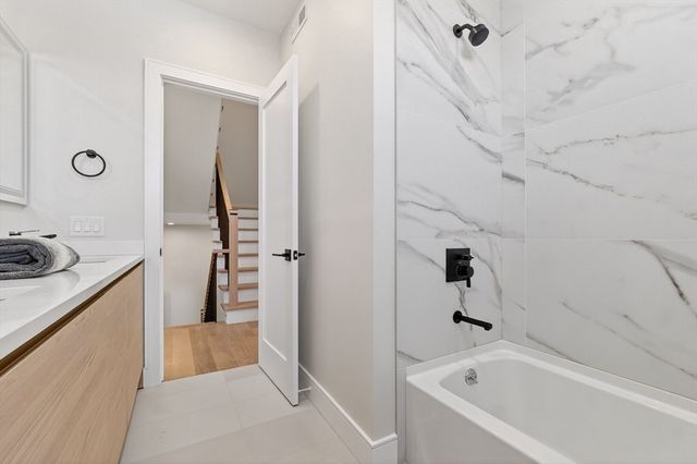 14 Pennsylvania Ave 1, Newton, MA 02461