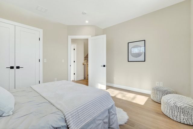 14 Pennsylvania Ave 1, Newton, MA 02461