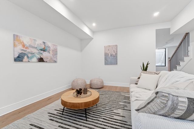 14 Pennsylvania Ave 1, Newton, MA 02461