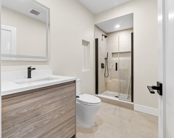 14 Pennsylvania Ave 1, Newton, MA 02461