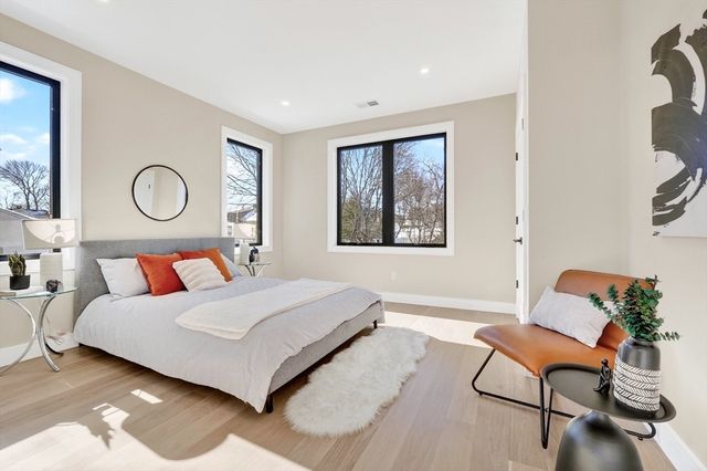 14 Pennsylvania Ave 1, Newton, MA 02461