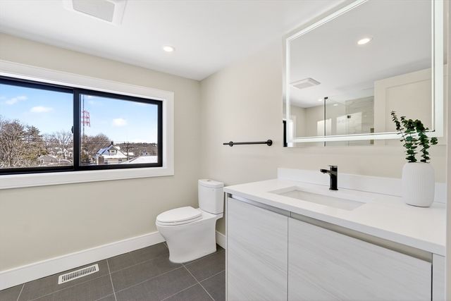 14 Pennsylvania Ave 1, Newton, MA 02461