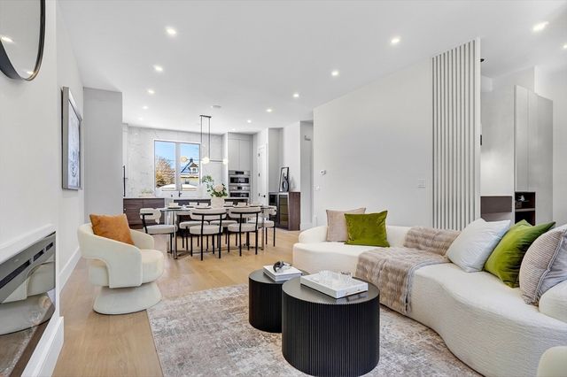 14 Pennsylvania Ave 1, Newton, MA 02461