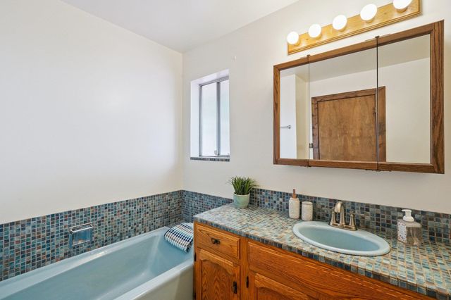 23762 Hutchinson Rd, Los Gatos, CA 95033