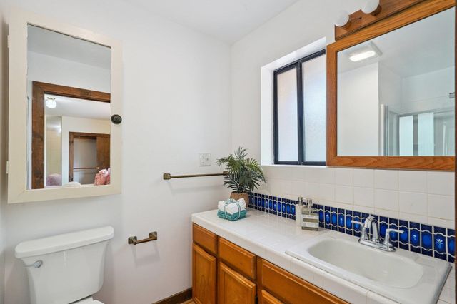 23762 Hutchinson Rd, Los Gatos, CA 95033