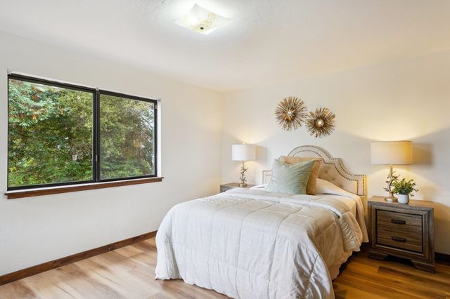 23762 Hutchinson Rd, Los Gatos, CA 95033