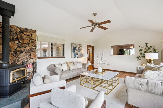 23762 Hutchinson Rd, Los Gatos, CA 95033