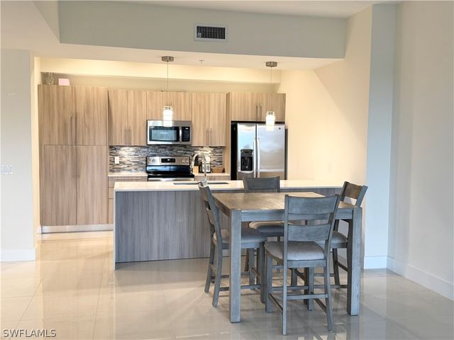 15901 Royal Pointe LN 405, Fort Myers, FL 33908