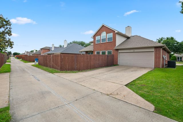 8114 Salzburg Drive, Rowlett, TX 75089