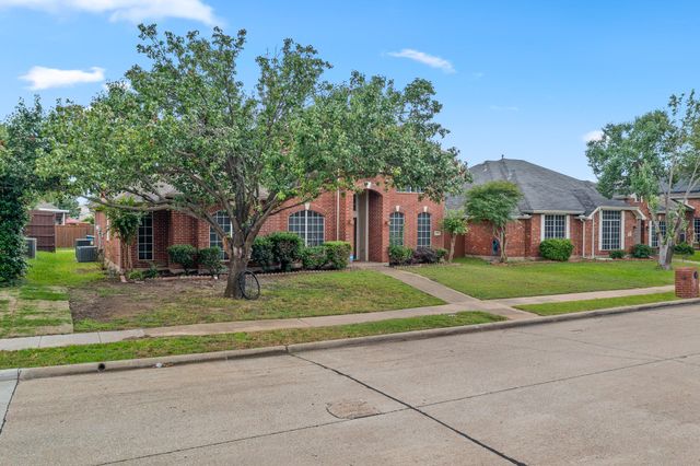 8114 Salzburg Drive, Rowlett, TX 75089
