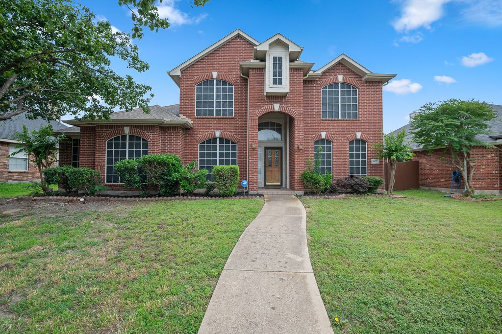 8114 Salzburg Drive, Rowlett, TX 75089