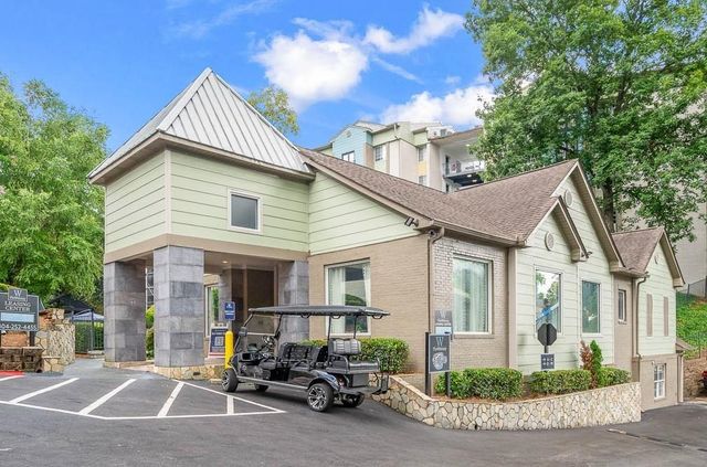 5555 Roswell Road NE 13, Sandy Springs, GA 30342