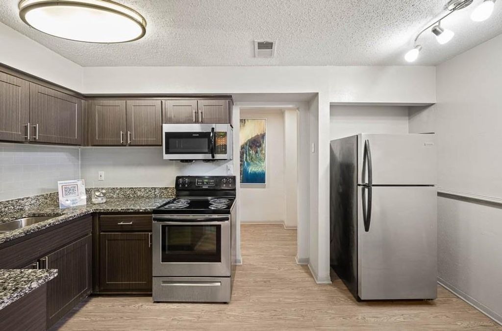 5555 Roswell Road NE 13, Sandy Springs, GA 30342