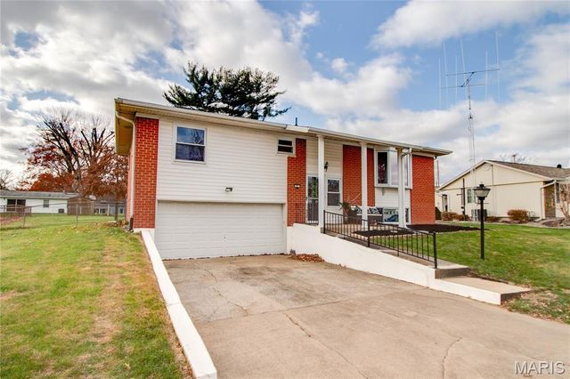 321 Mercury Drive, Godfrey, IL 62035