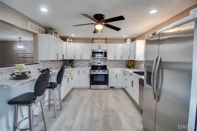 321 Mercury Drive, Godfrey, IL 62035