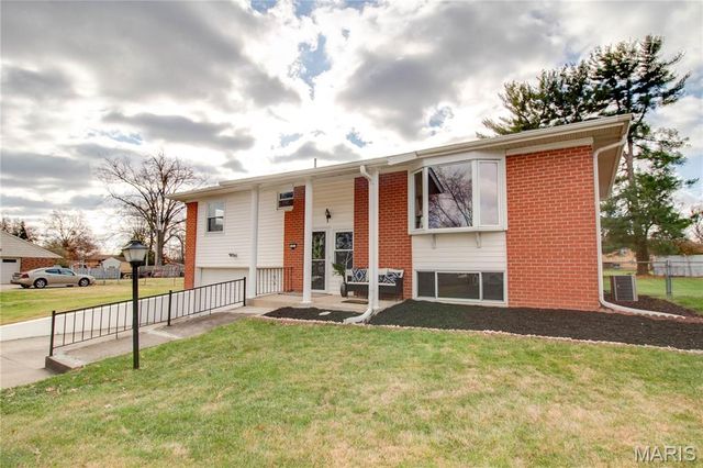 321 Mercury Drive, Godfrey, IL 62035